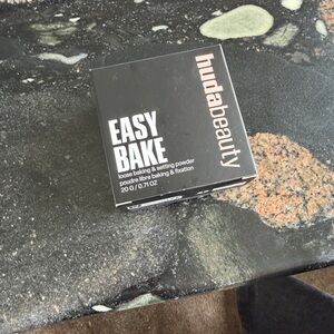 Huda beauty cupcake loose powder